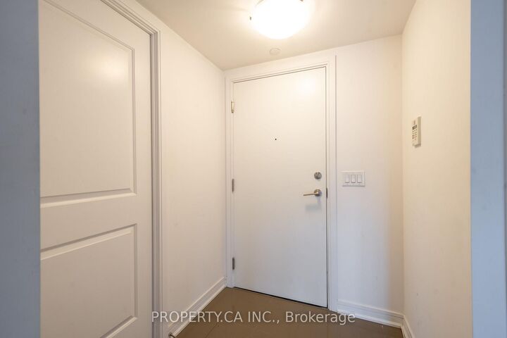 Property Photo:  9205 Yonge Street S 1210  ON L4C 1V5 