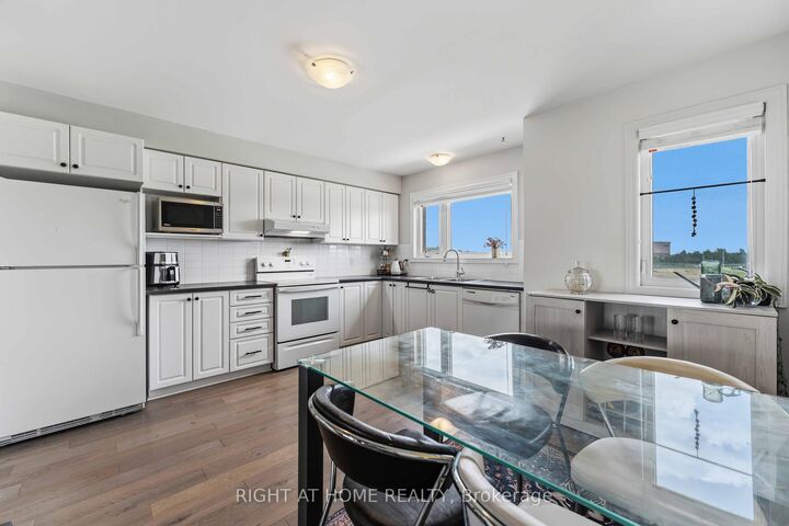 Property Photo:  354 Brettonwood Ridge  ON K2T 0H8 