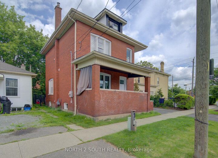 Property Photo: 5 Fleet Street ON N3T 3S8