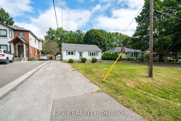 Property Photo:  1079 Deta Road  ON L5E 2R6 