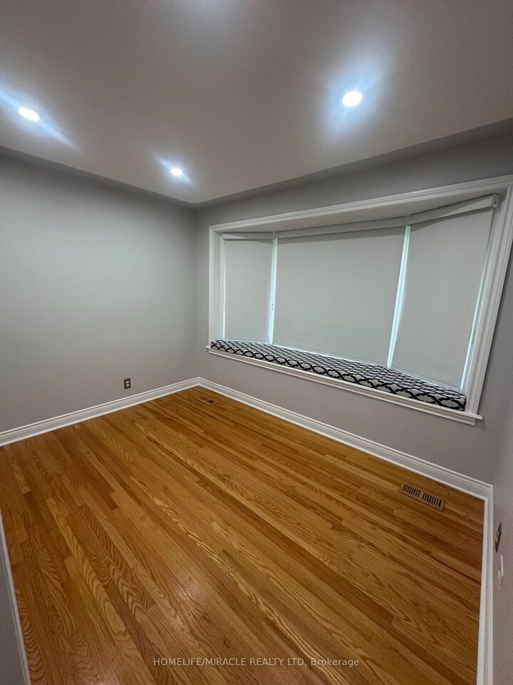 Property Photo:  88 Maywood Road  ON N2C 2A4 