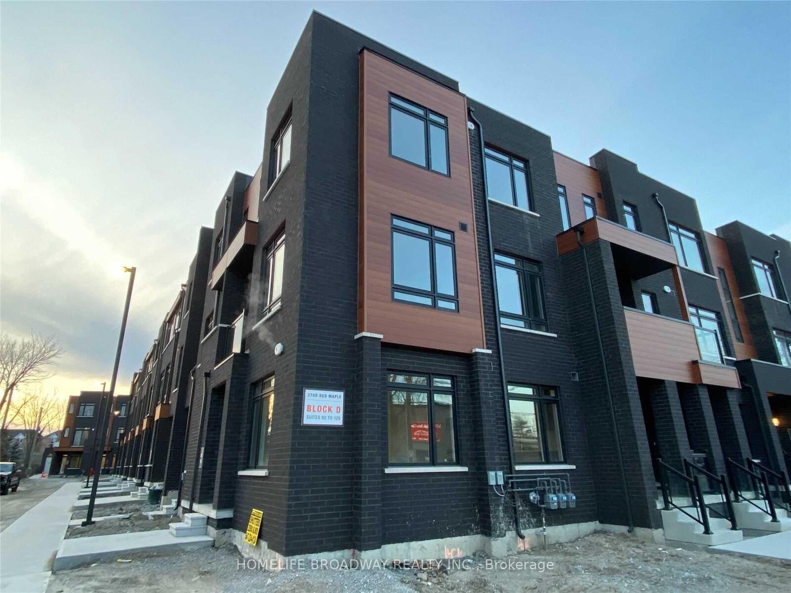 Property Photo:  370 Red Maple Road 113  ON L4C 6P5 