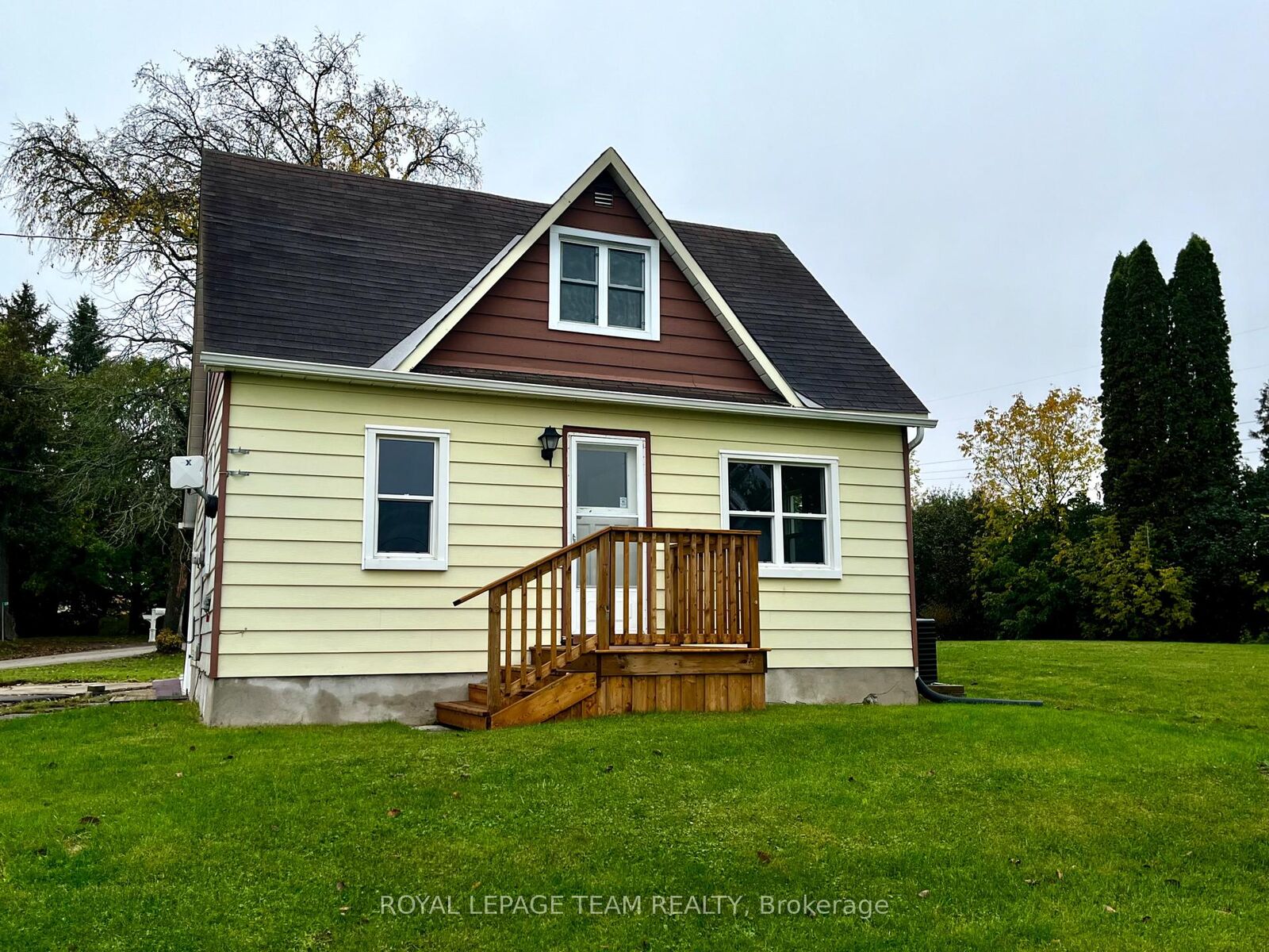 Property Photo:  133 Enright Road  ON K7V 3Z6 