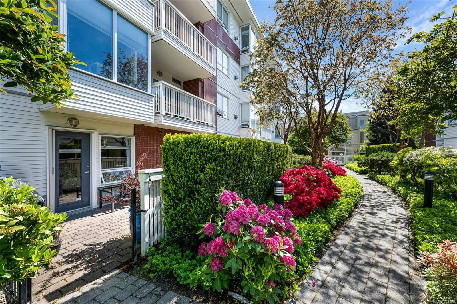 Property Photo:  380 Waterfront Cres #109  BC V8T 5K3 