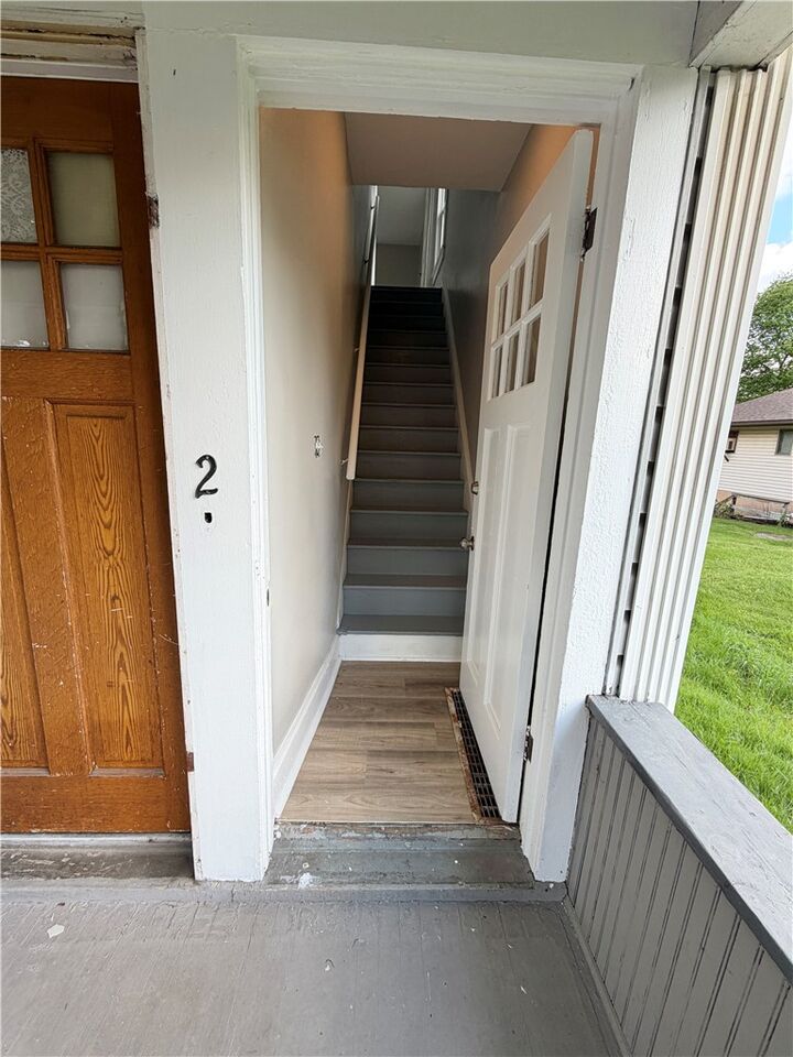 Property Photo:  422 Glen Ave 2  PA 16117 