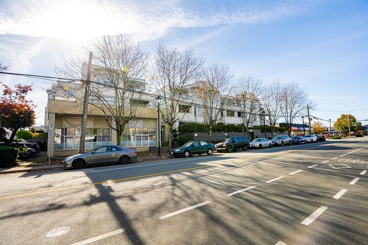 Photo de la propriété:  20860 56 Avenue 213  BC V3A 3Z1 
