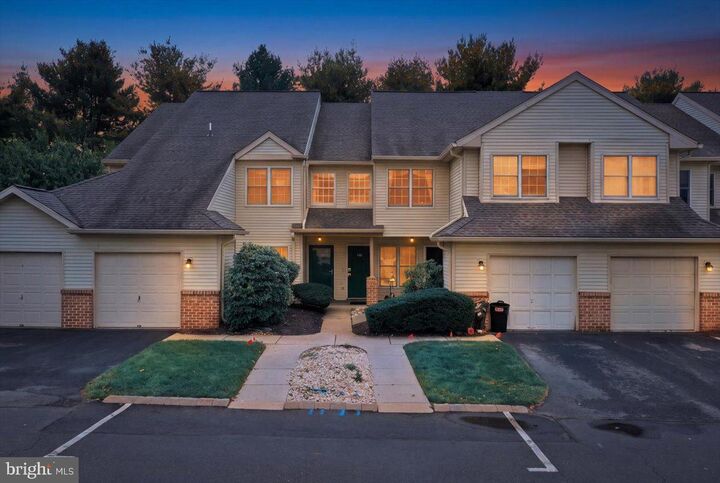 Property Photo: 112 Lindfield Circle PA 18062