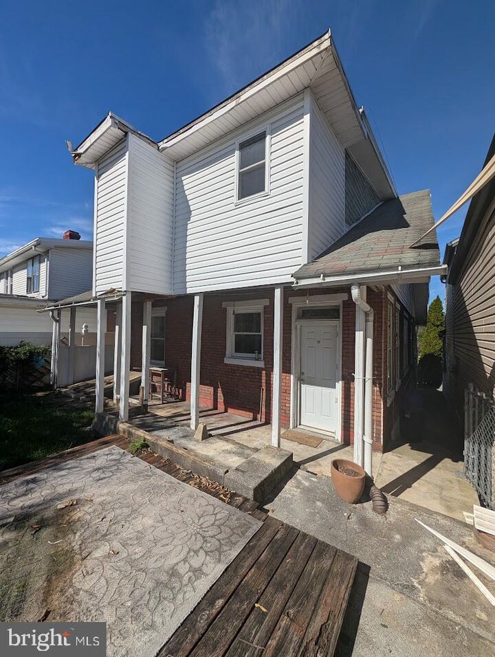 Property Photo:  212 W Dauphin Street  PA 17025 