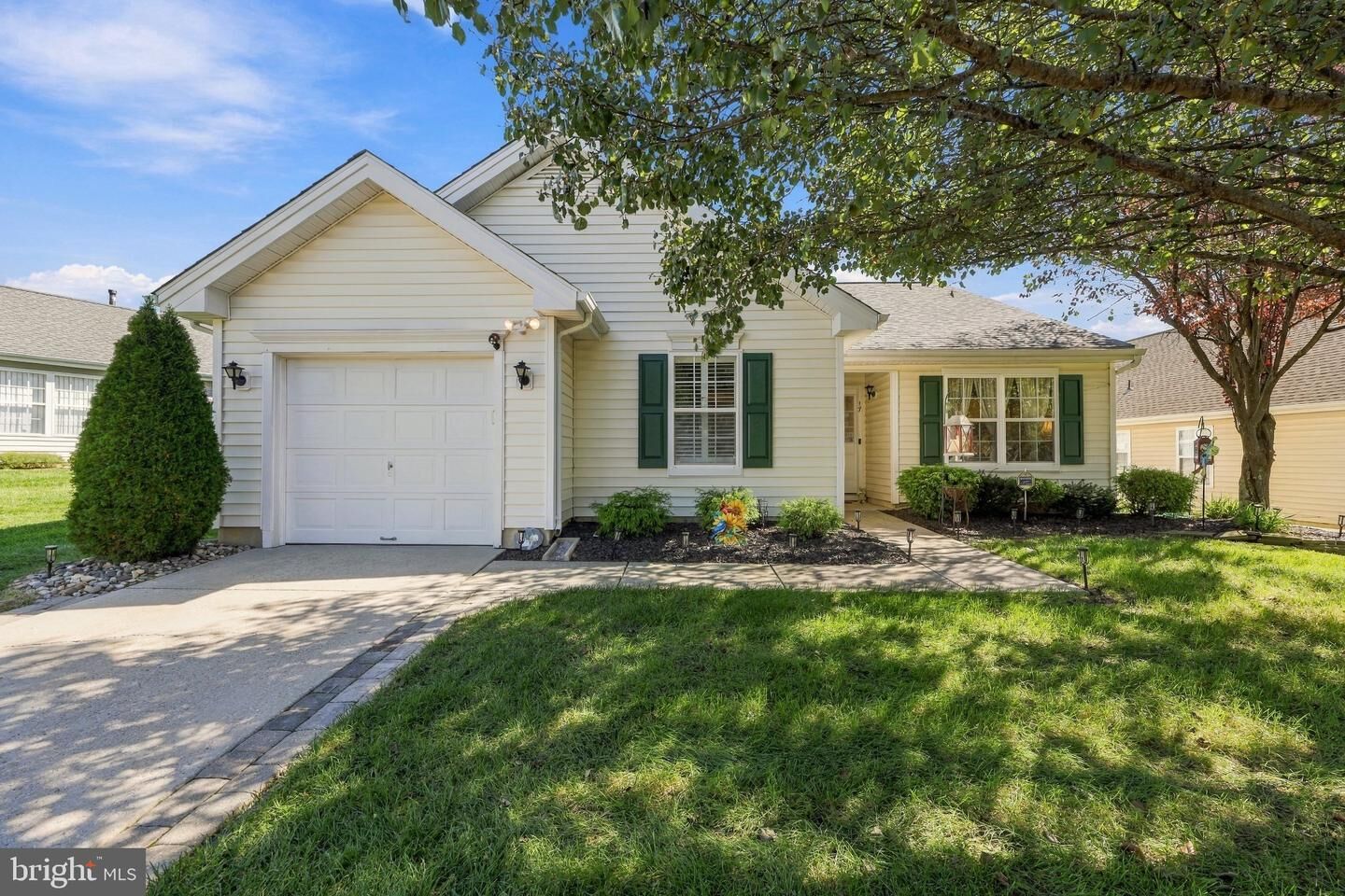 Property Photo:  17 Maple Leaf Circle  NJ 08080 