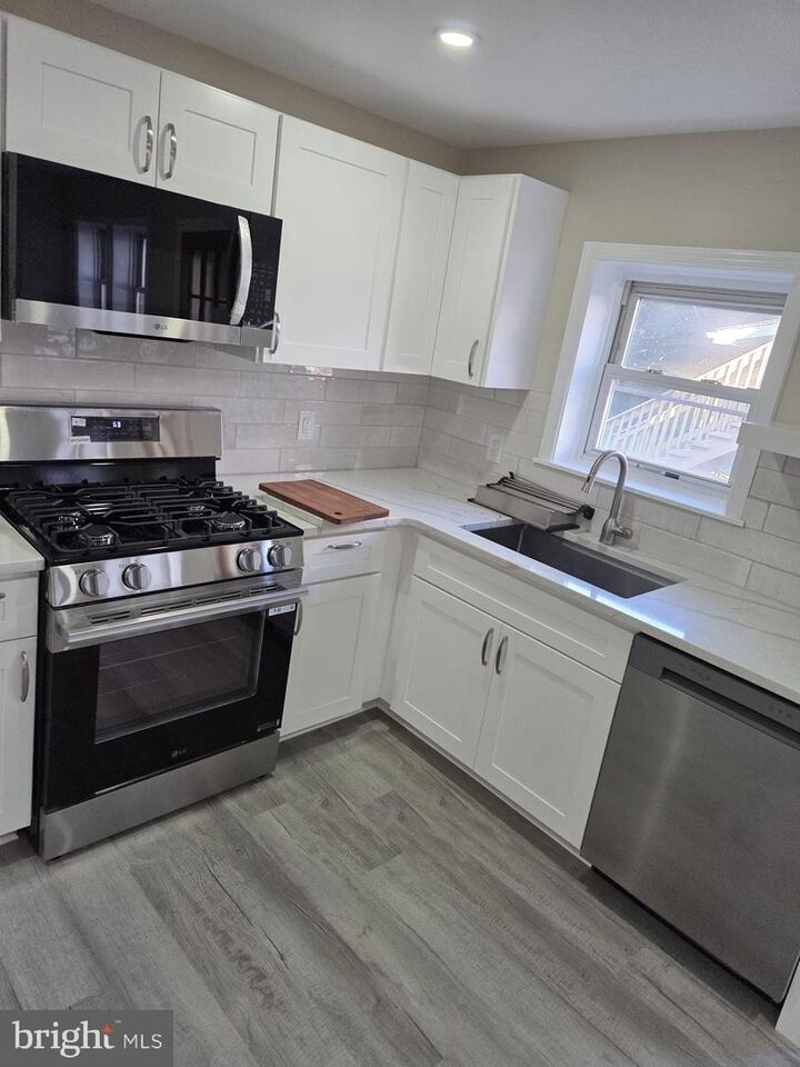 Property Photo:  