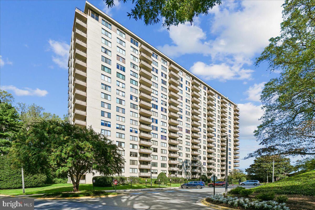 Property Photo: 5225 Pooks Hill Road 1328N MD 20814