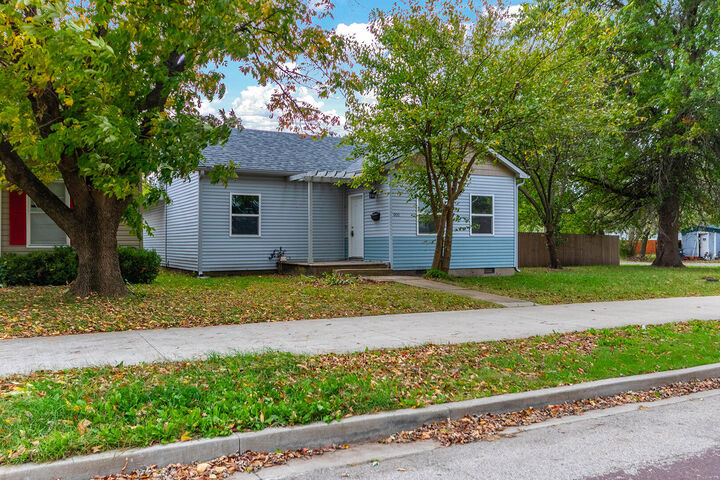 Property Photo:  906 E 4th St  MO 65301 