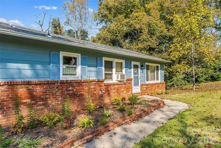 Property Photo:  287 Griggs Road  NC 28762 