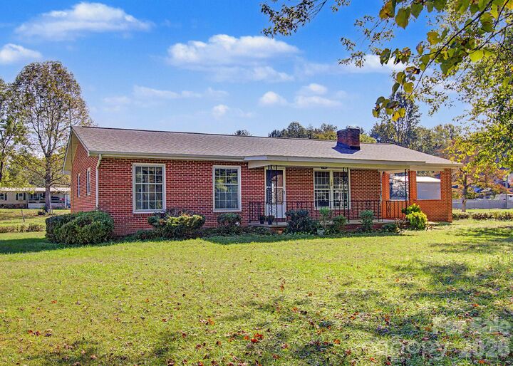 Property Photo: 188 Pinner Road NC 28704