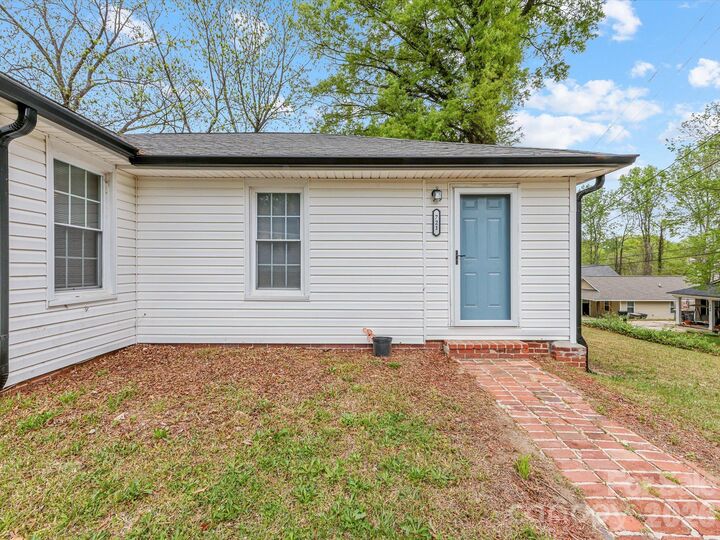 Property Photo:  721 Broad Street  NC 28081 