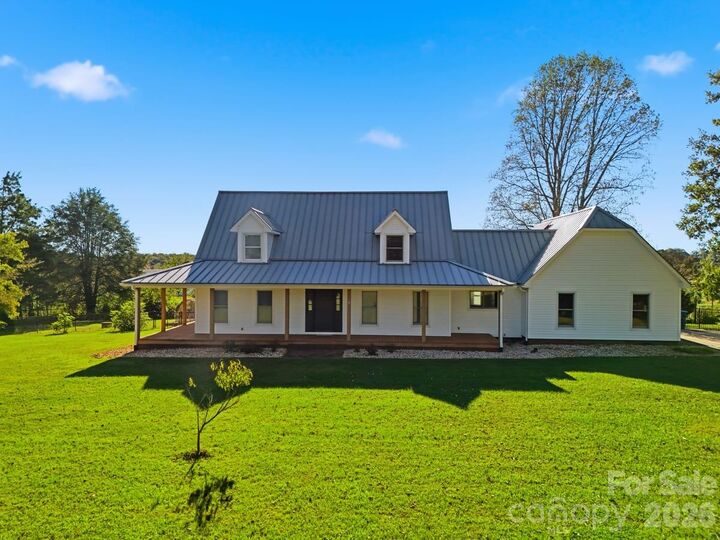 Property Photo: 2405 Startown Road NC 28658