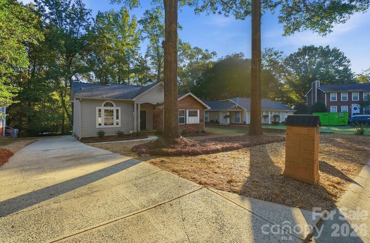Property Photo: 6044 Acadian Woods Drive NC 28227