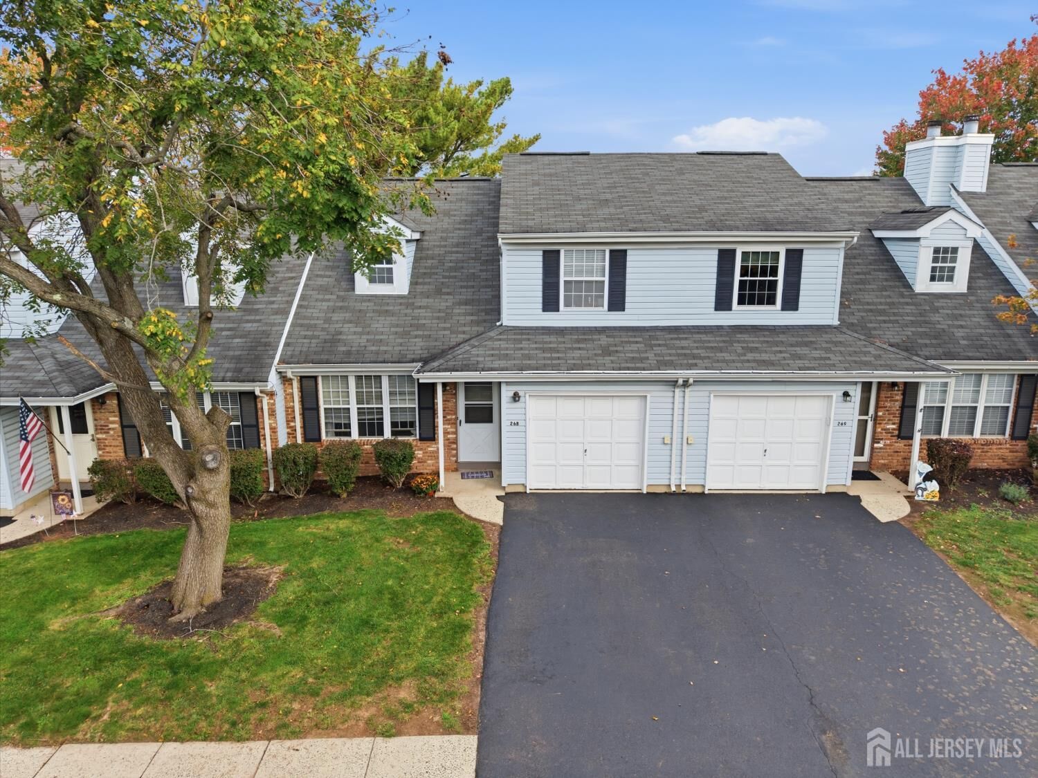 Property Photo:  268 Edgeware Court  NJ 08873 