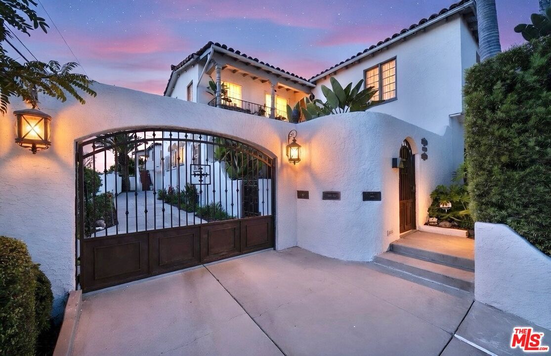 Property Photo: 1361 S Tremaine Ave CA 90019