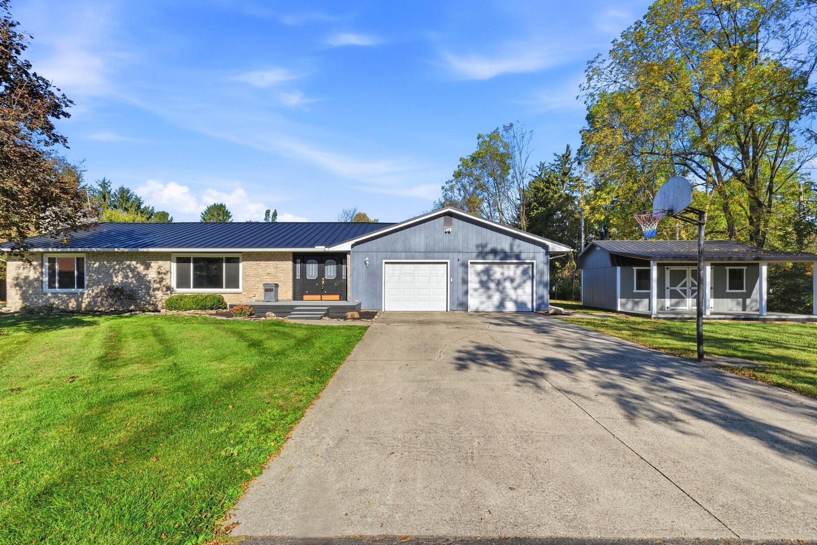 Property Photo:  1566 Kingwood Circle  OH 43302 