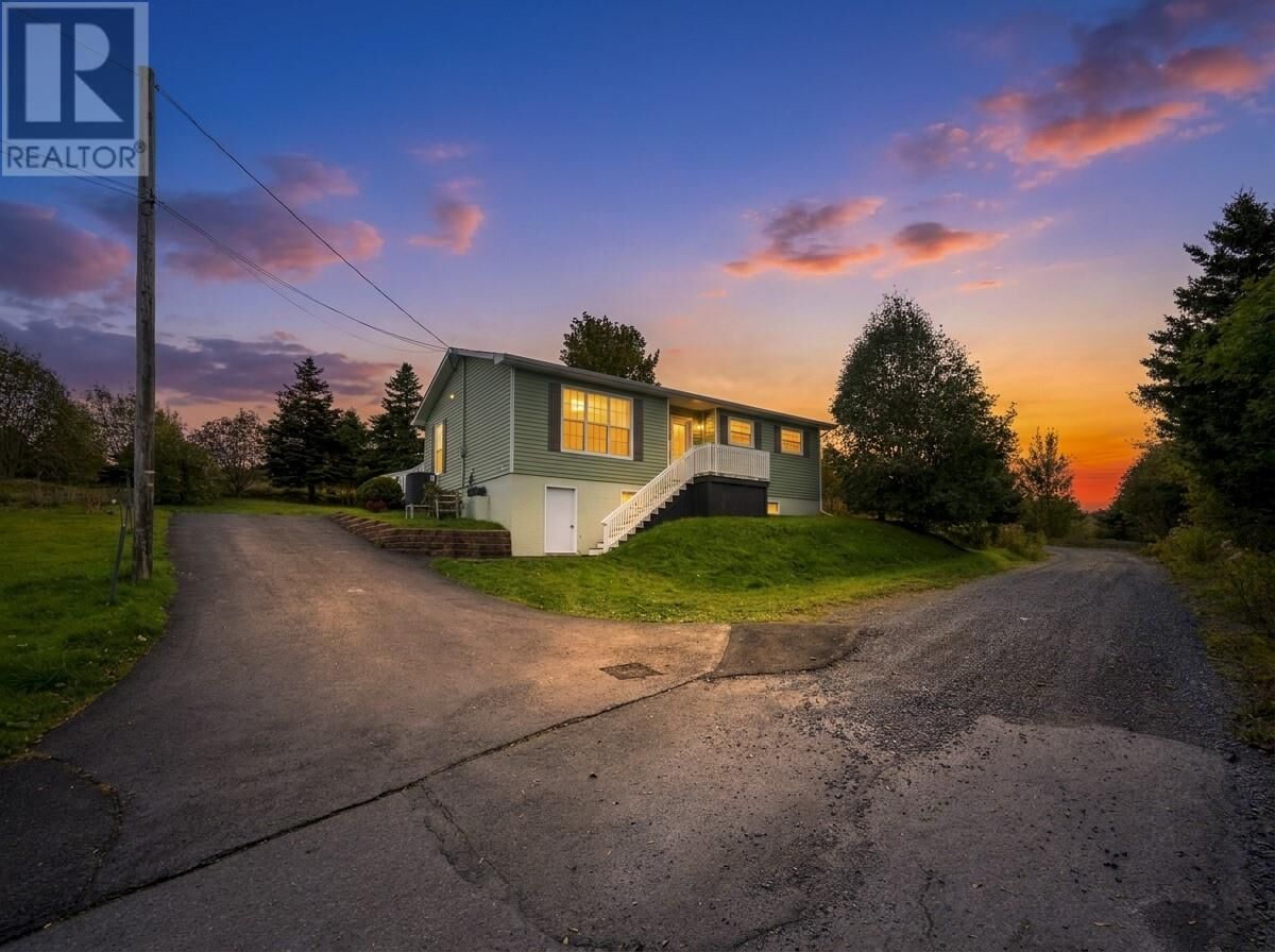 Property Photo:  7 Pondside Hill  NL A1Y 1C5 