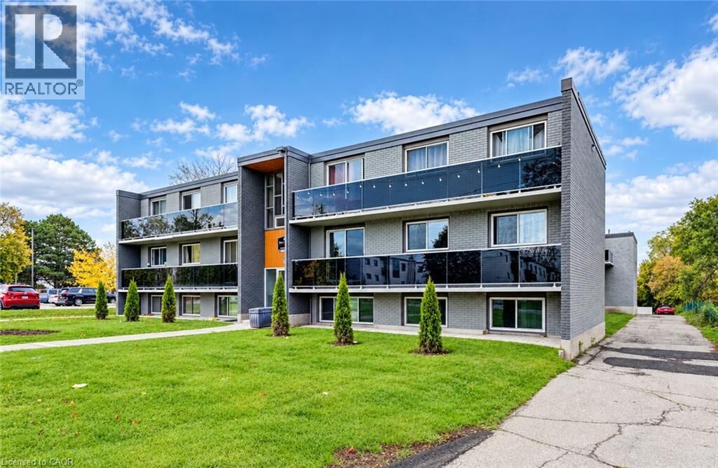 Property Photo:  82 Elgin Street South 21  ON N1R 5G5 