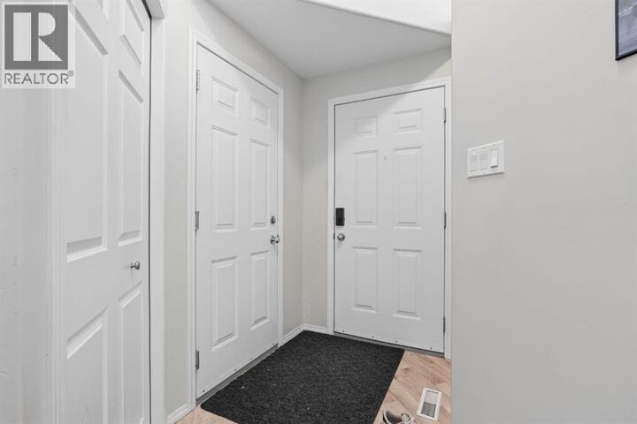 Property Photo: 246 Fairmont Boulevard South AB T1K 7M7