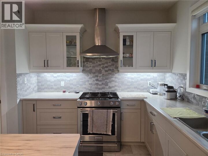 Property Photo:  6 Feathers Crossing  ON N5R 0M4 
