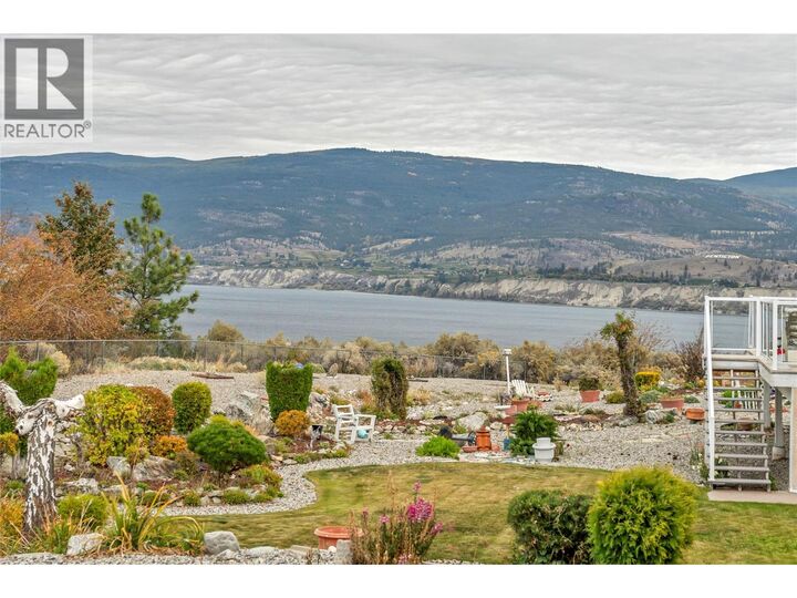 Property Photo:  448 Ridge Place  BC V2A 8N7 