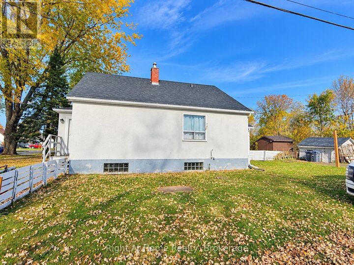 Property Photo:  145 Kenogami Avenue South  ON P7B 4R8 