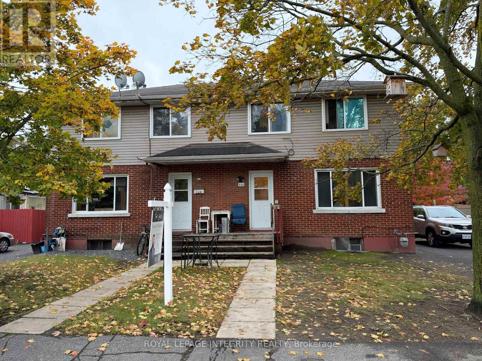 Property Photo:  324 Queen Mary Street  ON K1K 1W9 