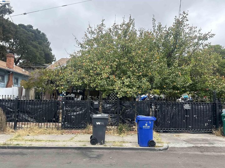 Property Photo: 3432 Paxton Ave CA 94601