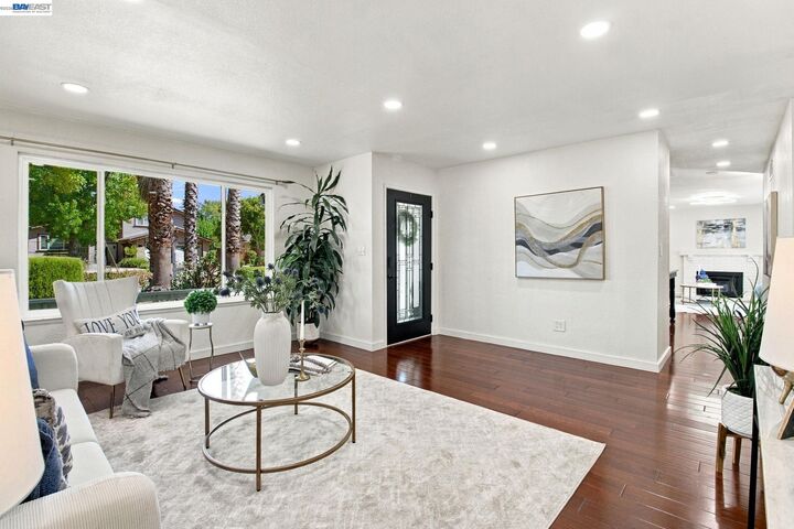 Property Photo:  851 Geraldine St  CA 94550 