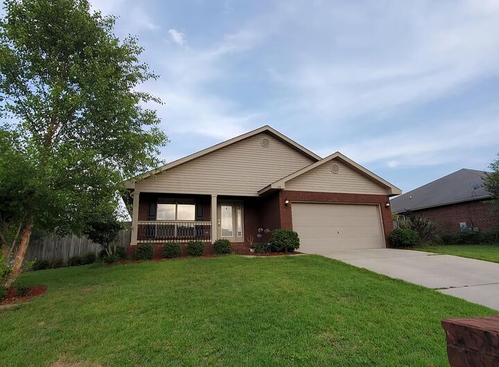 Property Photo: 110 Bronze Circle FL 32539
