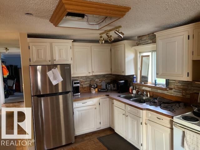 Property Photo:  122 Cameron Crescent  AB T9A 3H7 