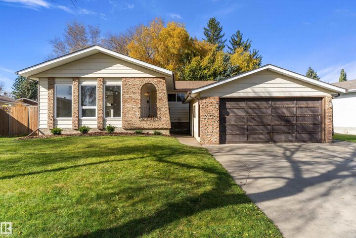 Property Photo:  1 Larson Avenue  AB T8N 2H1 