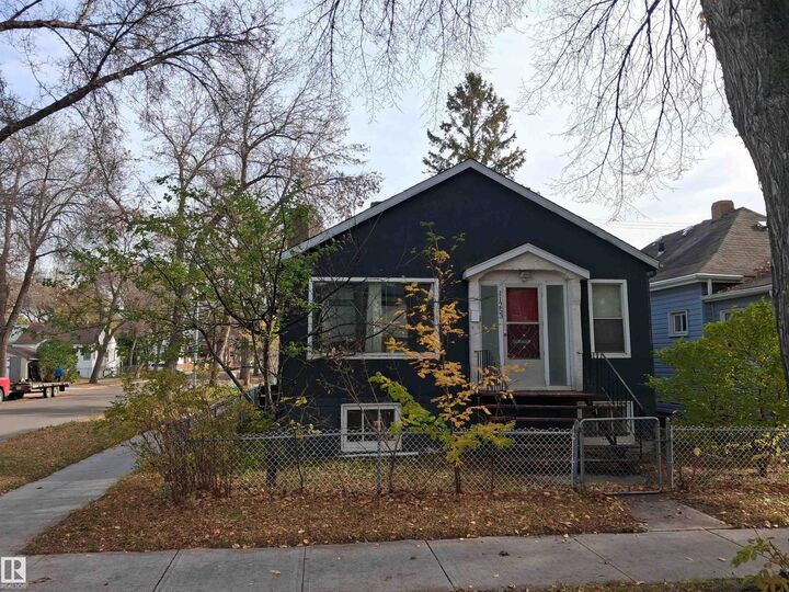Property Photo:  11253 91 Street NW  AB T5B 4A1 