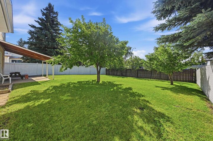 Property Photo:  8119 24 Avenue NW  AB T6K 2W2 