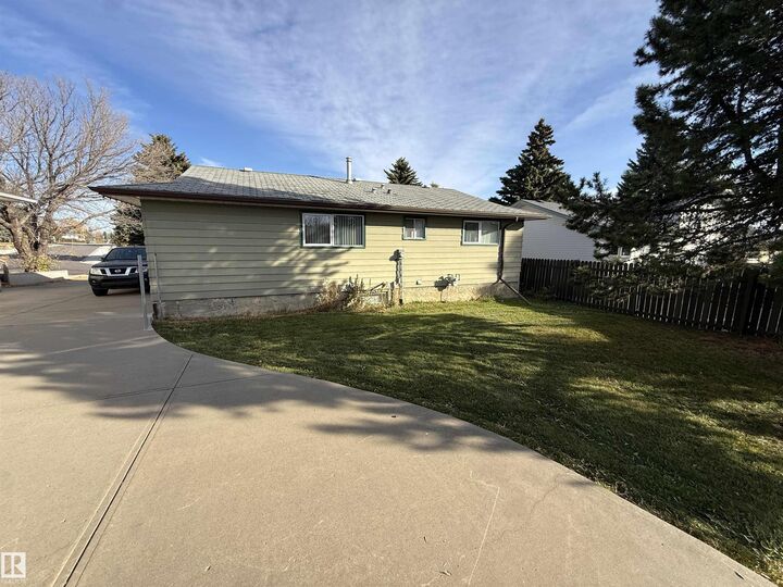 Property Photo:  176 Humberstone Road NW  AB T5A 4C6 