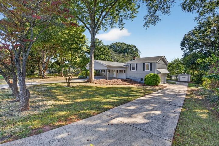Property Photo: 1536 W Oak Drive GA 30062