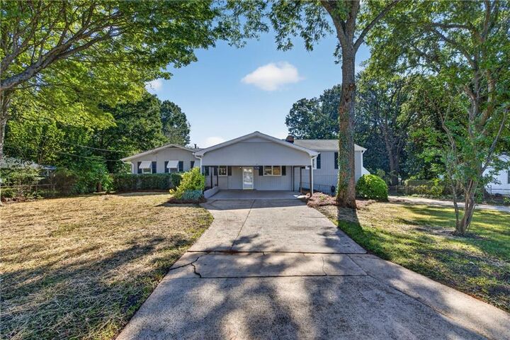 Property Photo: 1536 W Oak Drive GA 30062