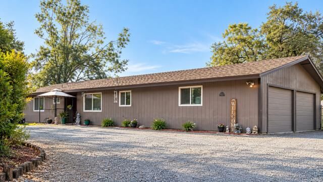 Property Photo:  29573 Jim Bowie Ct  CA 93614 