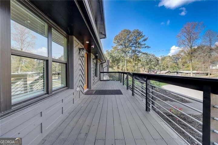 Property Photo:  3202 SW Kingsdale Drive SW  GA 30311 