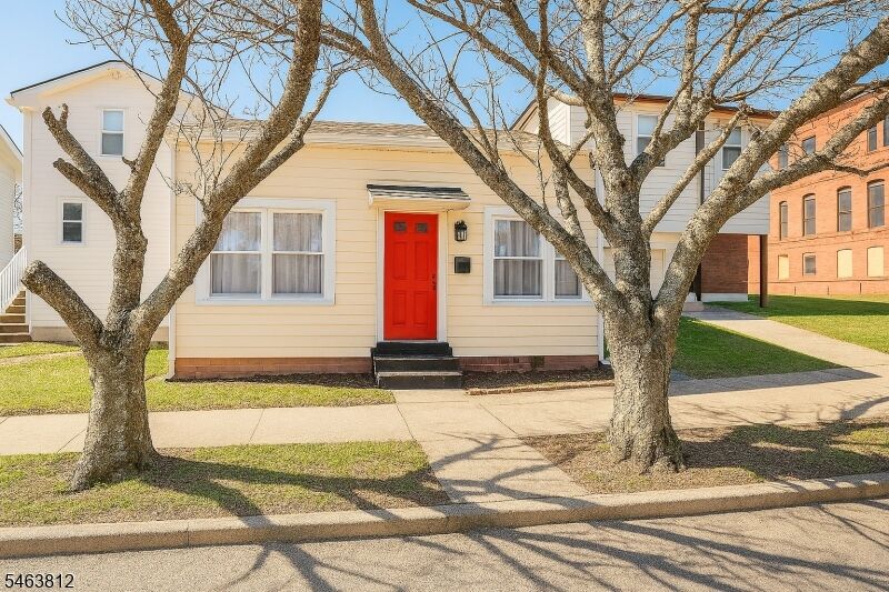 Property Photo: 31 Kossuth St NJ 07508