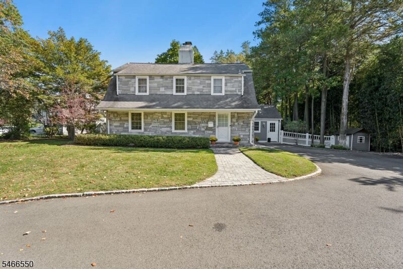 Property Photo:  68 Crescent Pl  NJ 07078 