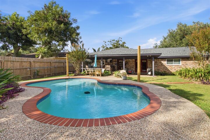 Property Photo: 321 Chestnut Street TX 77566