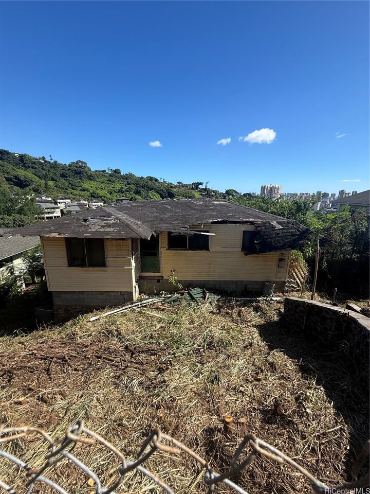 Property Photo: 717 Iaukea Street HI 96813