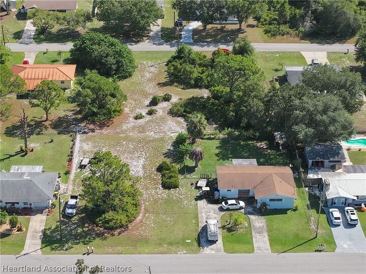 Property Photo:  1617 Oak Avenue  FL 33852 