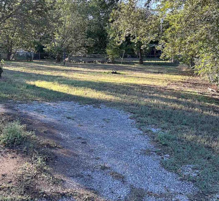 Property Photo:  610 E Franklin Ave.  OK 73006 