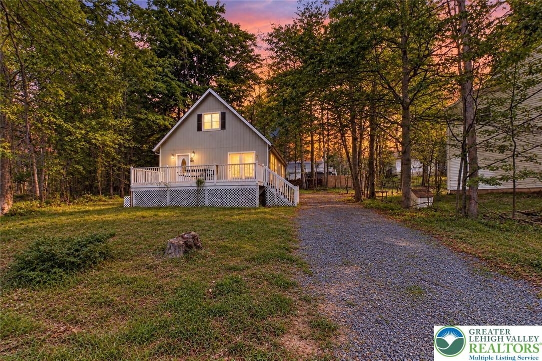 Property Photo:  2027 Skyview Terrace  PA 18466 